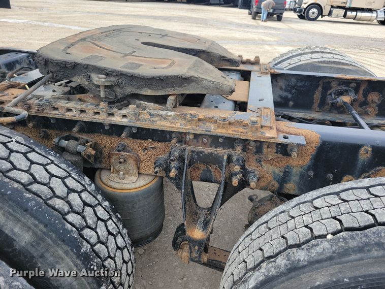 image for item LC9501 2007 International 9400i  semi truck