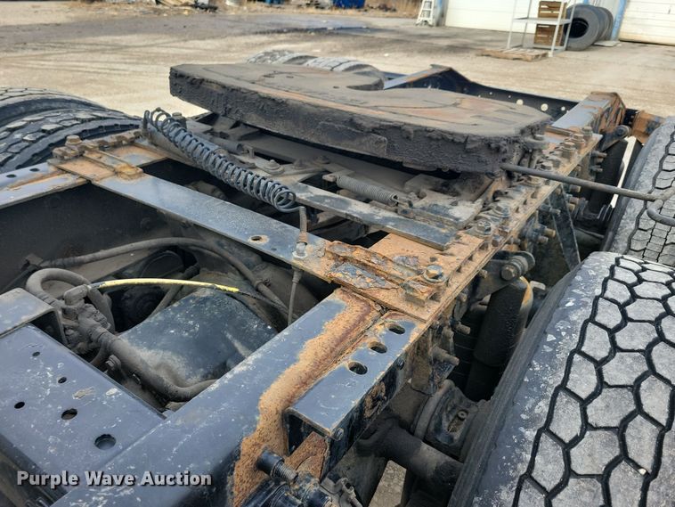 image for item LC9501 2007 International 9400i  semi truck