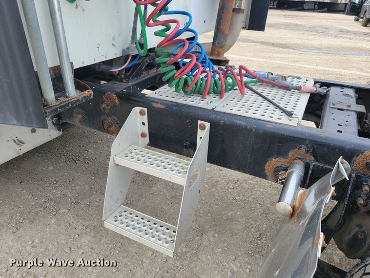 image for item LC9501 2007 International 9400i  semi truck