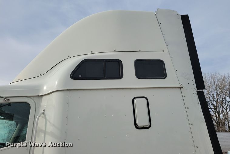 image for item LC9501 2007 International 9400i  semi truck