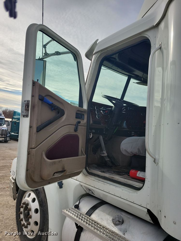 image for item LC9501 2007 International 9400i  semi truck