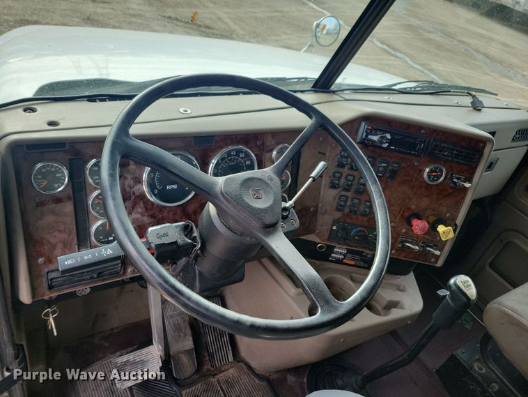 image for item LC9501 2007 International 9400i  semi truck