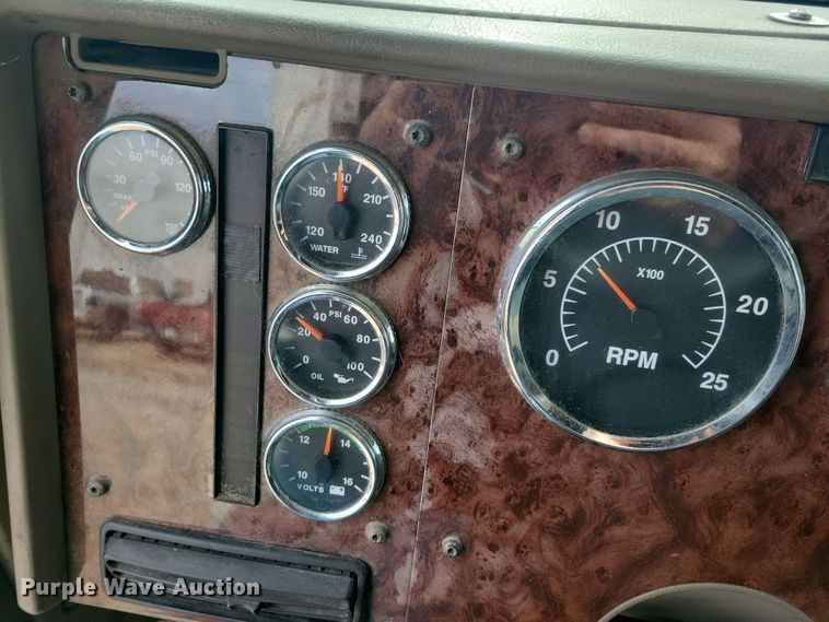 image for item LC9501 2007 International 9400i  semi truck