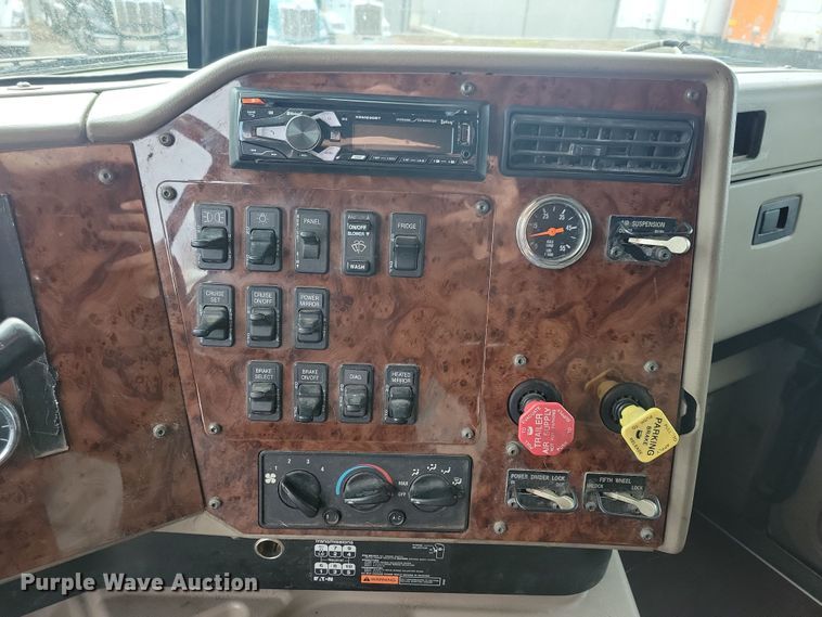 image for item LC9501 2007 International 9400i  semi truck