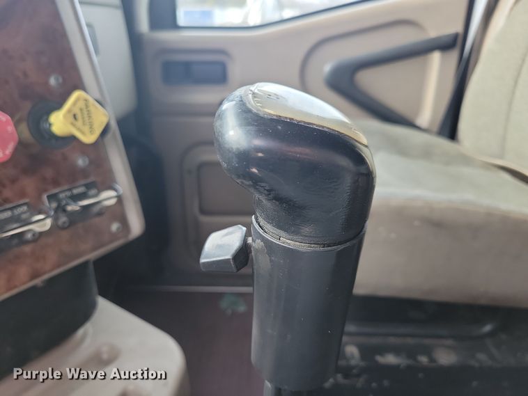 image for item LC9501 2007 International 9400i  semi truck