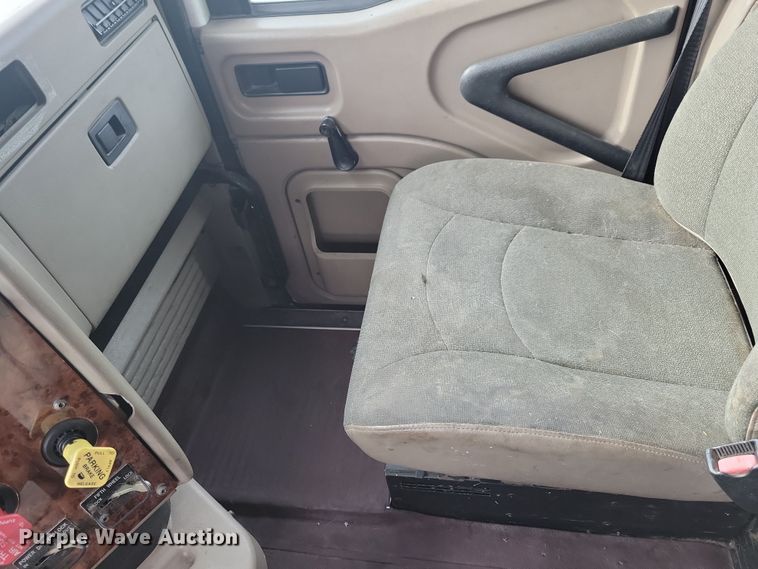 image for item LC9501 2007 International 9400i  semi truck