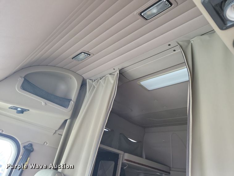 image for item LC9501 2007 International 9400i  semi truck