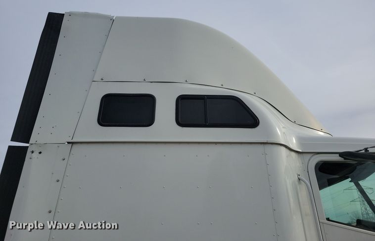 image for item LC9501 2007 International 9400i  semi truck