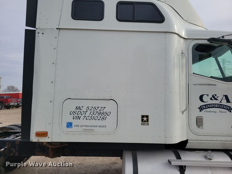 image for item LC9501 2007 International 9400i  semi truck