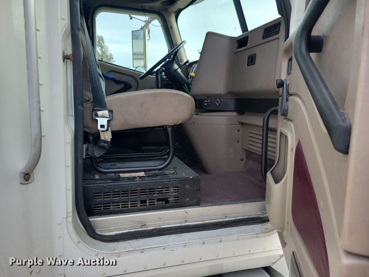 image for item LC9501 2007 International 9400i  semi truck