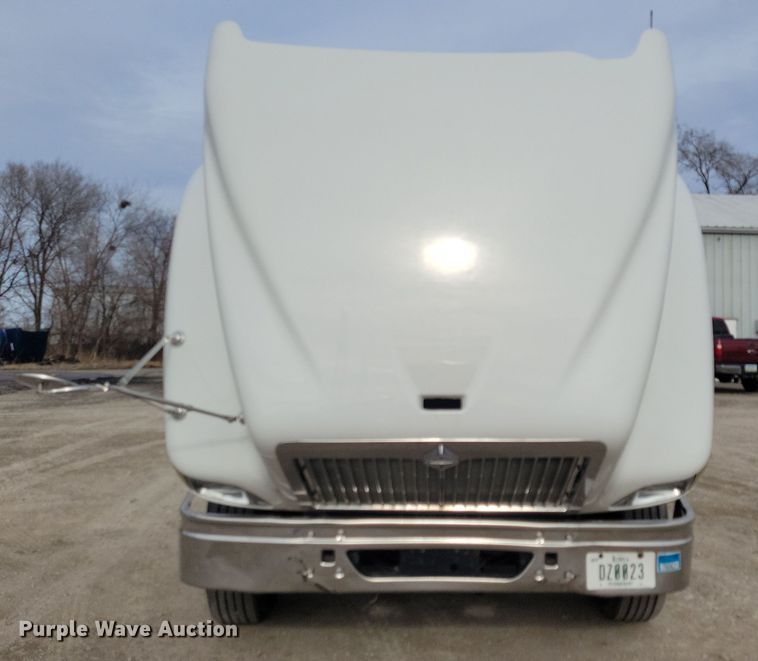 image for item LC9501 2007 International 9400i  semi truck