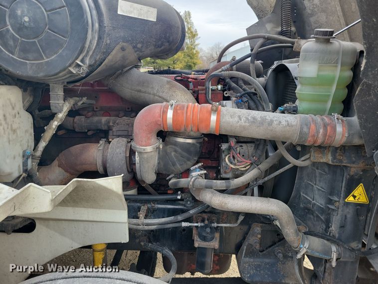 image for item LC9501 2007 International 9400i  semi truck