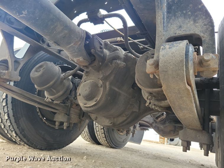 image for item LC9501 2007 International 9400i  semi truck