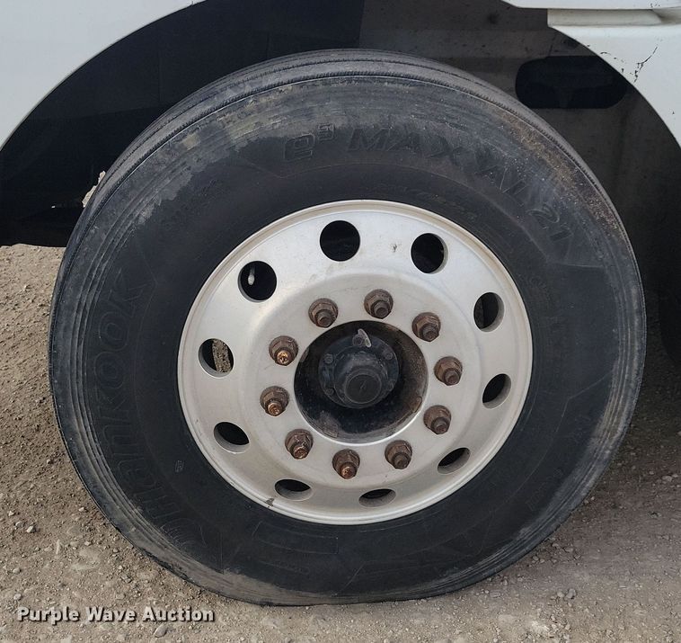 image for item LC9501 2007 International 9400i  semi truck