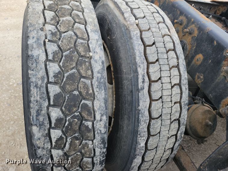 image for item LC9501 2007 International 9400i  semi truck