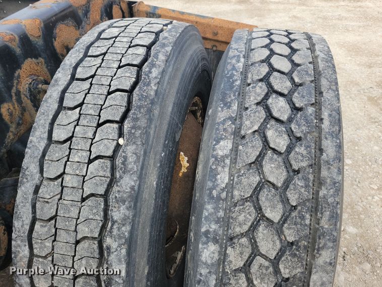 image for item LC9501 2007 International 9400i  semi truck