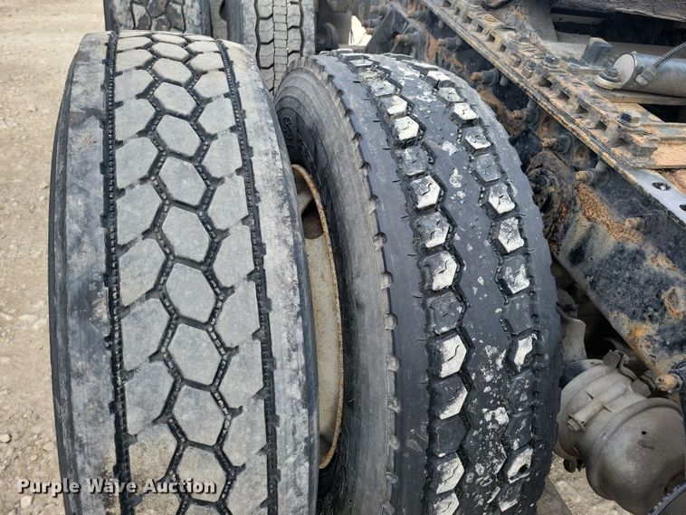 image for item LC9501 2007 International 9400i  semi truck