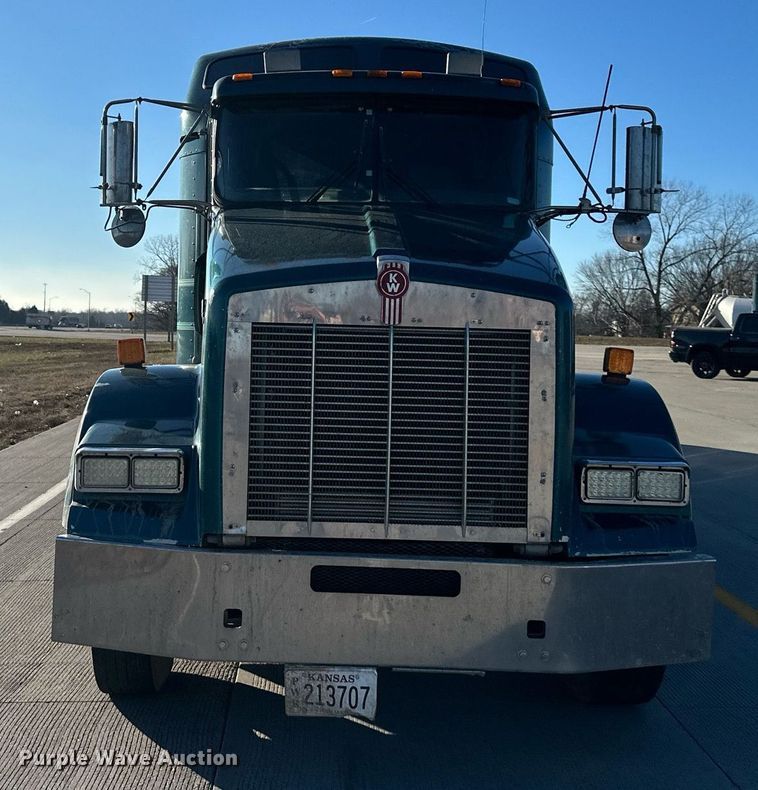 image for item LH9036 2007 Kenworth T800  semi truck