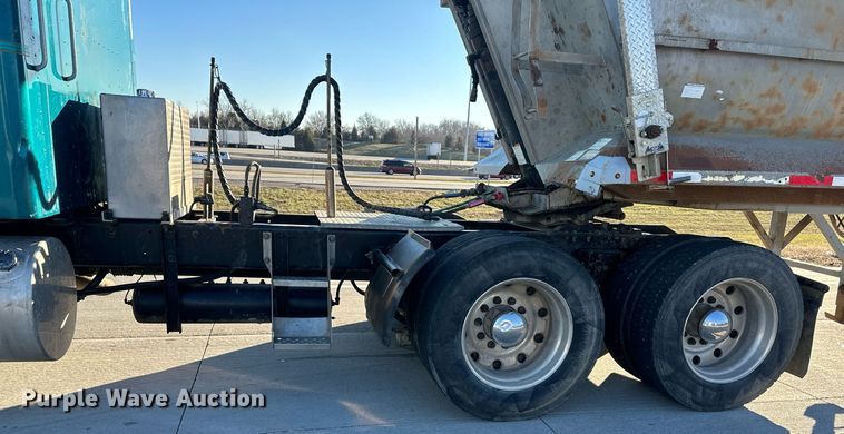 image for item LH9036 2007 Kenworth T800  semi truck