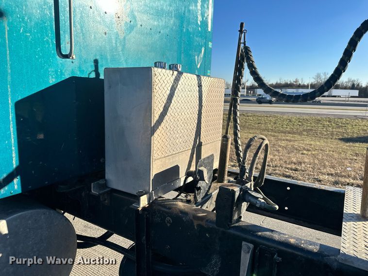 image for item LH9036 2007 Kenworth T800  semi truck