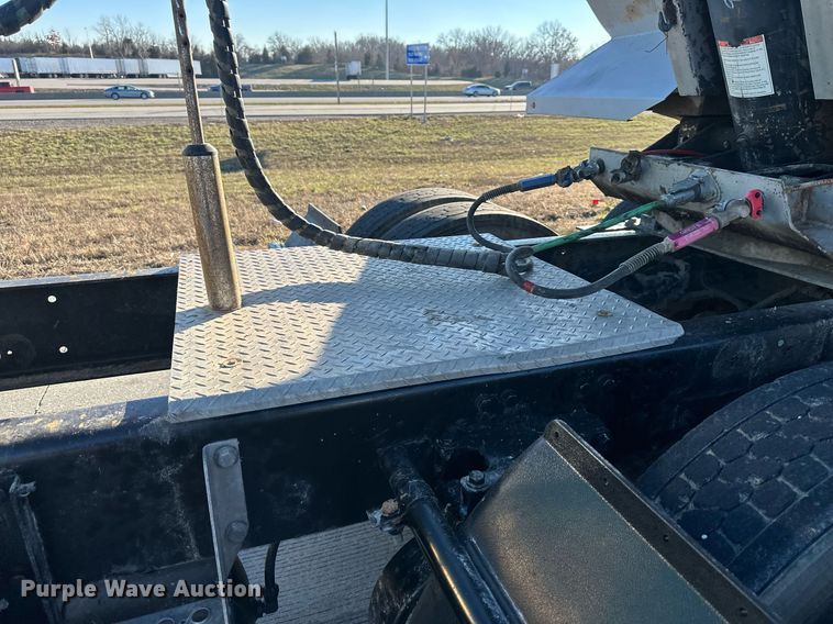 image for item LH9036 2007 Kenworth T800  semi truck