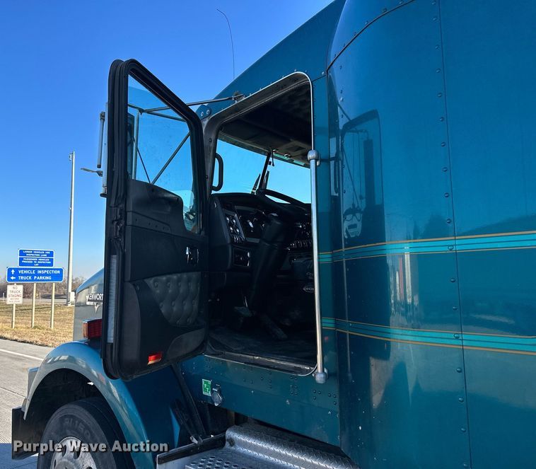 image for item LH9036 2007 Kenworth T800  semi truck