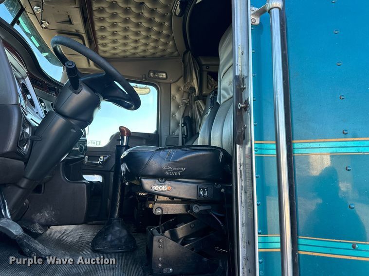 image for item LH9036 2007 Kenworth T800  semi truck