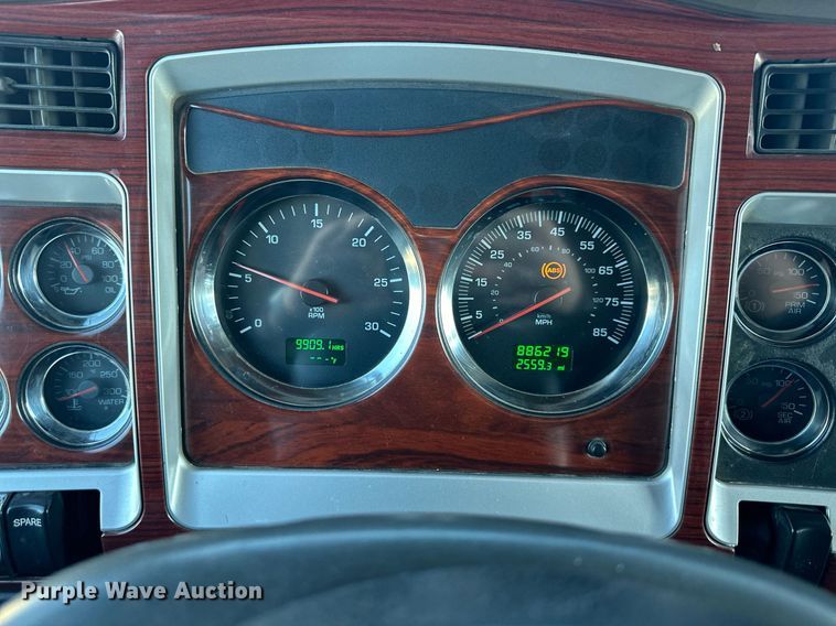 image for item LH9036 2007 Kenworth T800  semi truck