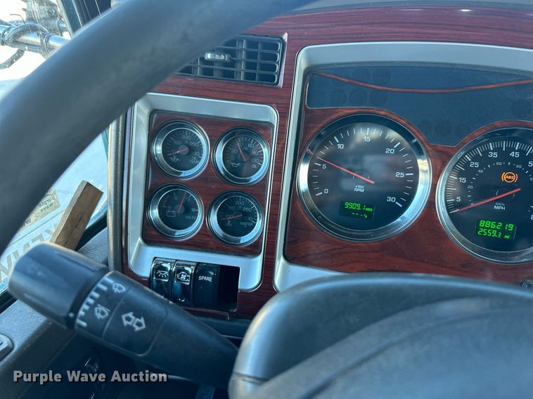 image for item LH9036 2007 Kenworth T800  semi truck