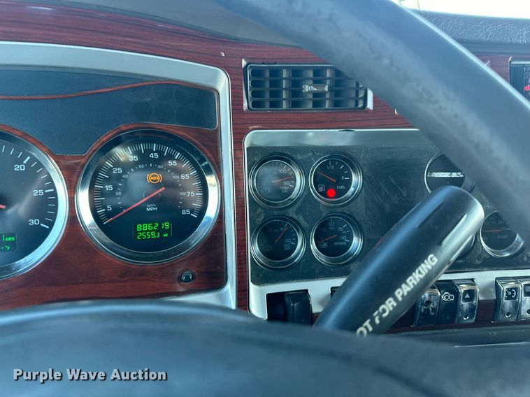 image for item LH9036 2007 Kenworth T800  semi truck