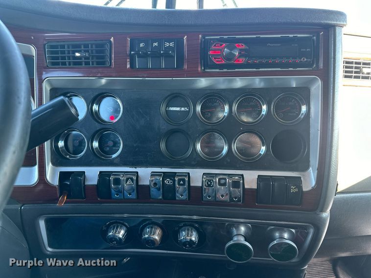 image for item LH9036 2007 Kenworth T800  semi truck