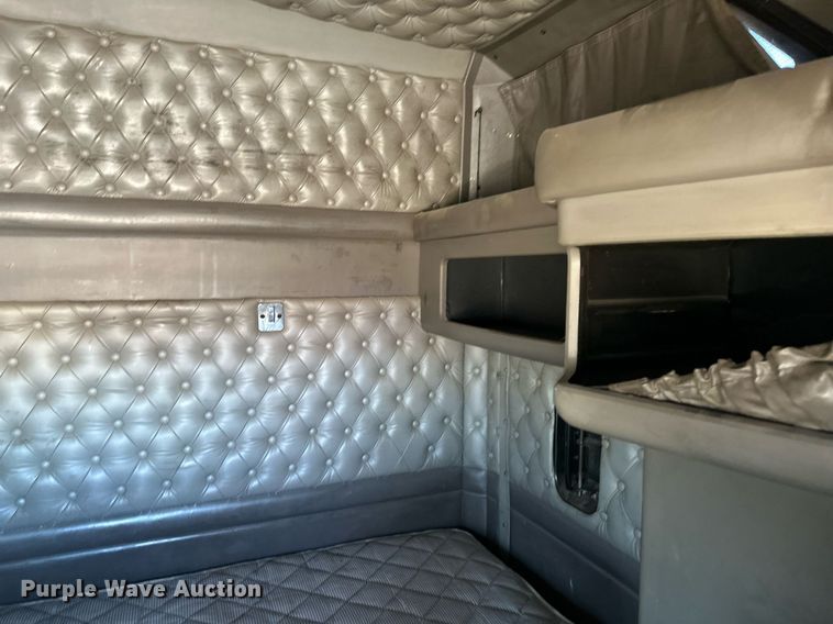 image for item LH9036 2007 Kenworth T800  semi truck