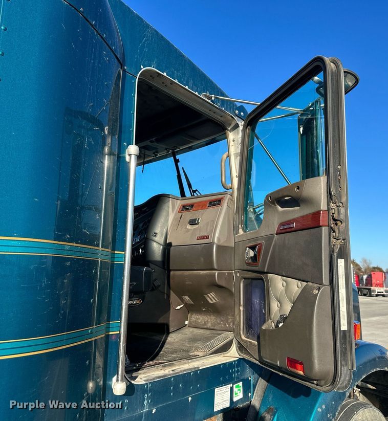 image for item LH9036 2007 Kenworth T800  semi truck