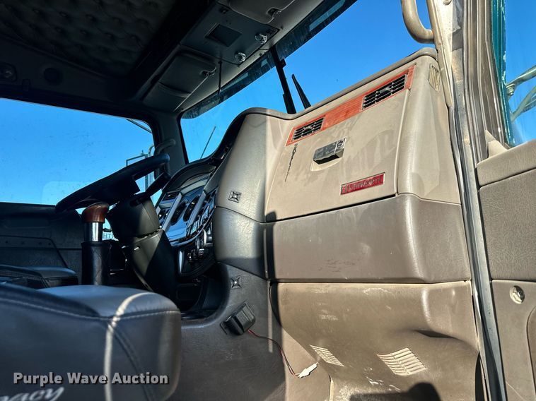 image for item LH9036 2007 Kenworth T800  semi truck