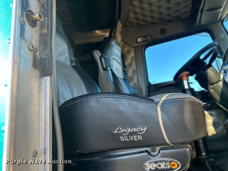 image for item LH9036 2007 Kenworth T800  semi truck