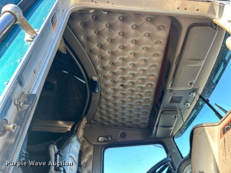 image for item LH9036 2007 Kenworth T800  semi truck