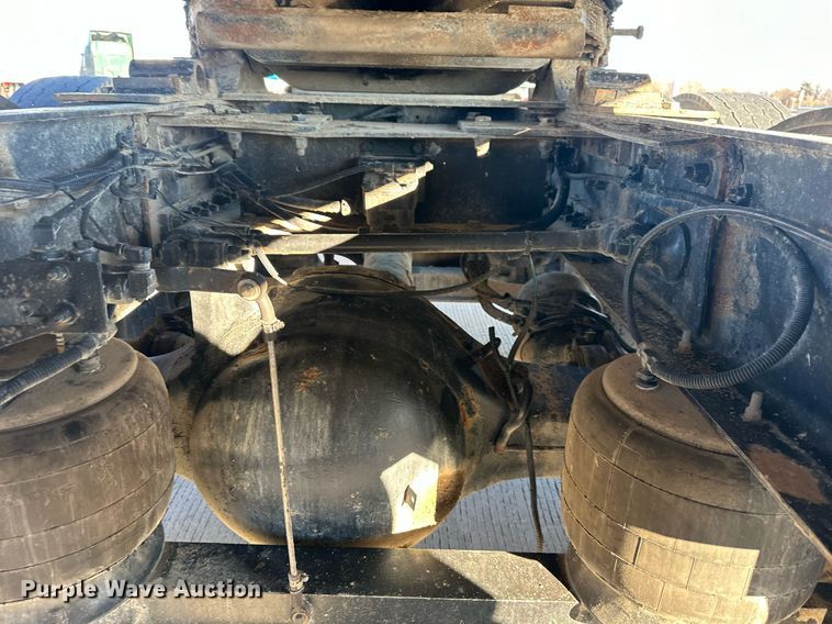 image for item LH9036 2007 Kenworth T800  semi truck