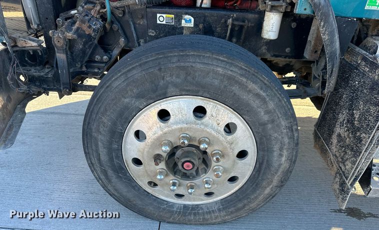 image for item LH9036 2007 Kenworth T800  semi truck