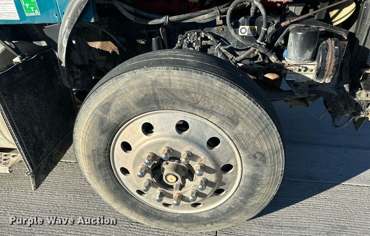 image for item LH9036 2007 Kenworth T800  semi truck