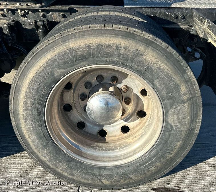 image for item LH9036 2007 Kenworth T800  semi truck