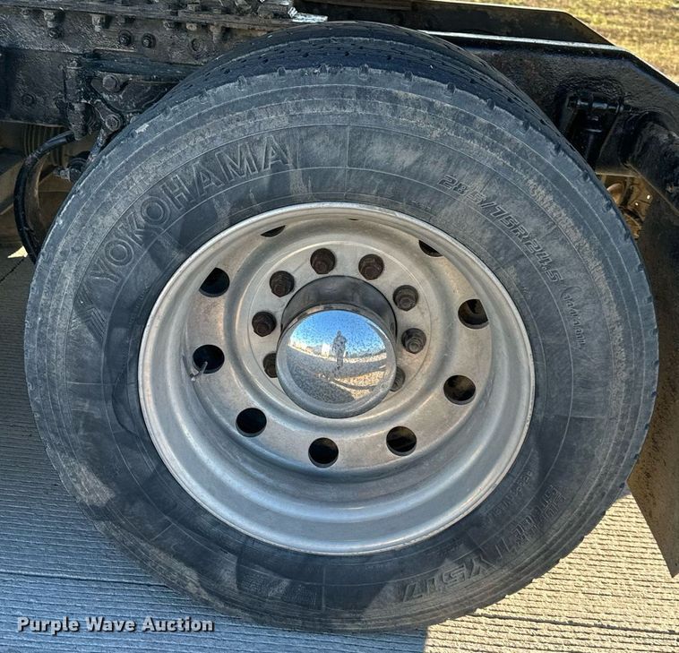 image for item LH9036 2007 Kenworth T800  semi truck