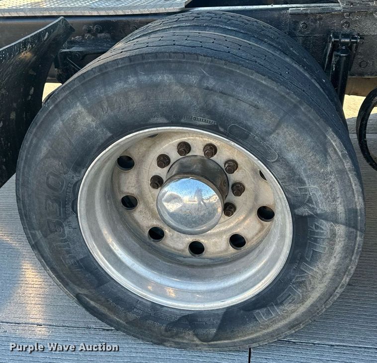 image for item LH9036 2007 Kenworth T800  semi truck