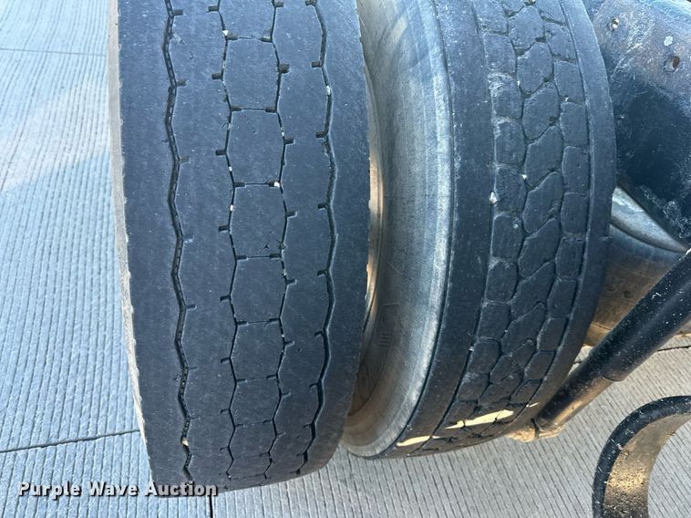 image for item LH9036 2007 Kenworth T800  semi truck