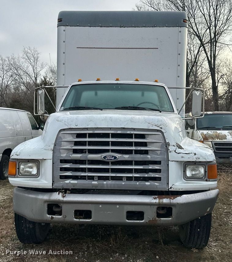 image for item LH9037 1999 Ford F800  box truck