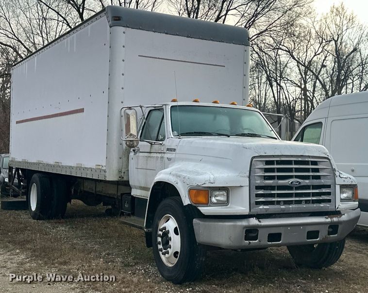 image for item LH9037 1999 Ford F800  box truck
