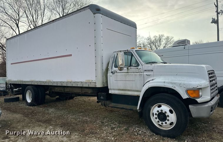 image for item LH9037 1999 Ford F800  box truck