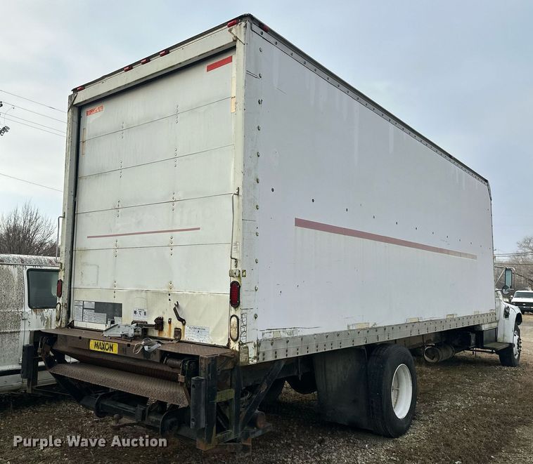 image for item LH9037 1999 Ford F800  box truck