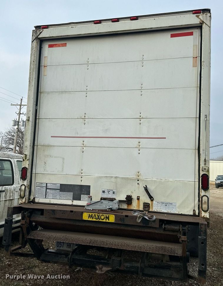 image for item LH9037 1999 Ford F800  box truck