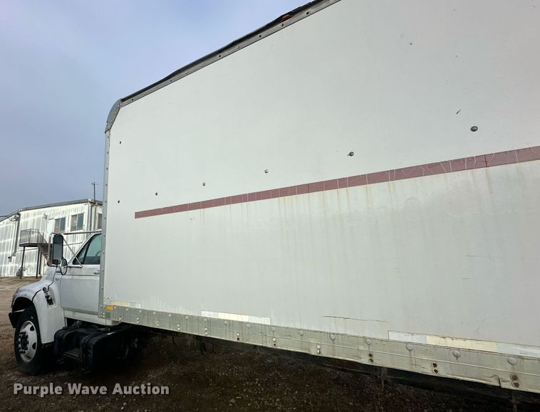 image for item LH9037 1999 Ford F800  box truck