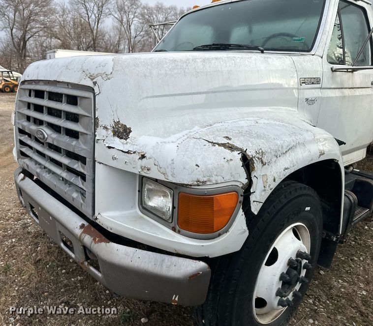 image for item LH9037 1999 Ford F800  box truck